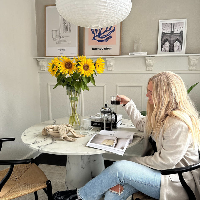 Featuring: Amalie Olsen