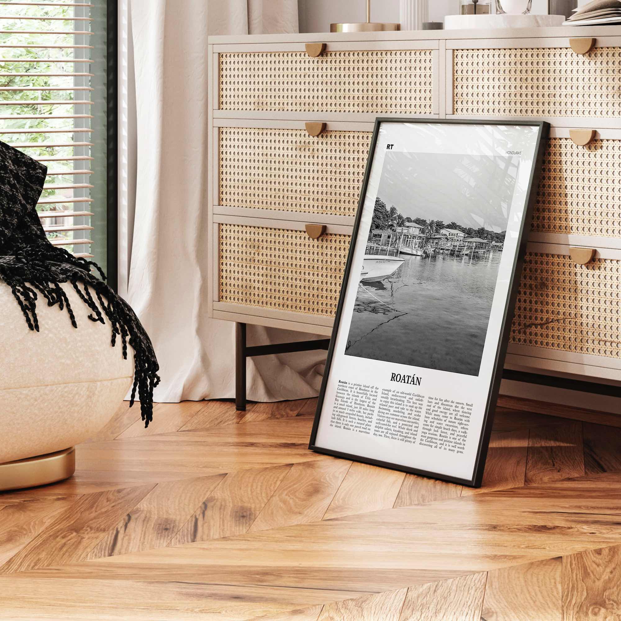 Roatan Print Black and White, Roatán Wall Art, Roatán Poster, Roatán Photo, Roatán Wall Décor, Roatán Map, Honduras