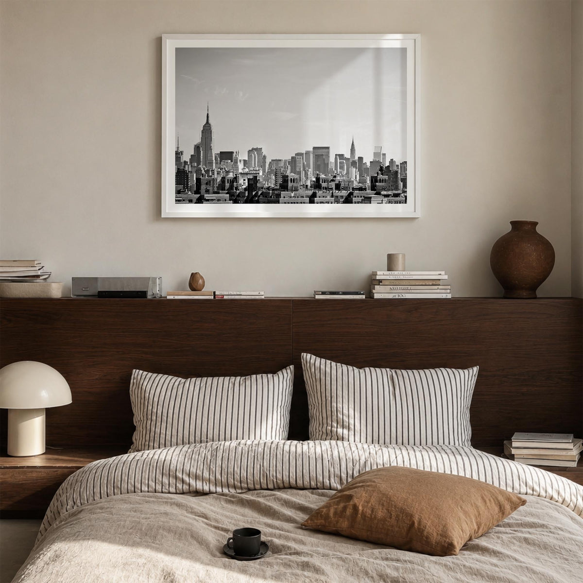 Queens, New York black & white photo poster of New York, USA – horizontal wall art in white wood frame with white border, han