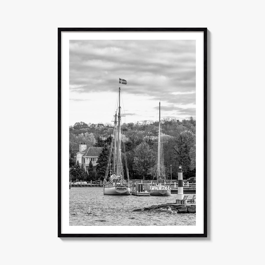 Wisconsin black & white photo poster of United States – vertical wall art, unframed print shown in interior mockup